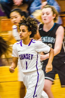 星空娱乐客服-篮球赛场:新锐崛起挑战巨头,精彩无限!,新锐篮球队